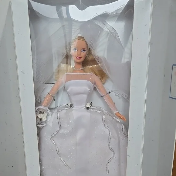 Barbie Bridal Doll in Elegant White Gown - Picture 6 of 7